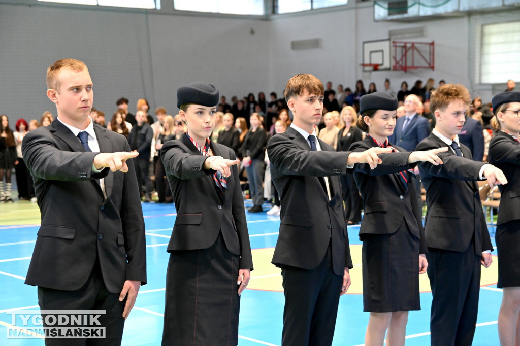 Ślubowanie uczniów I klas Zespołu Szkół nr 1 w Tarnobrzegu