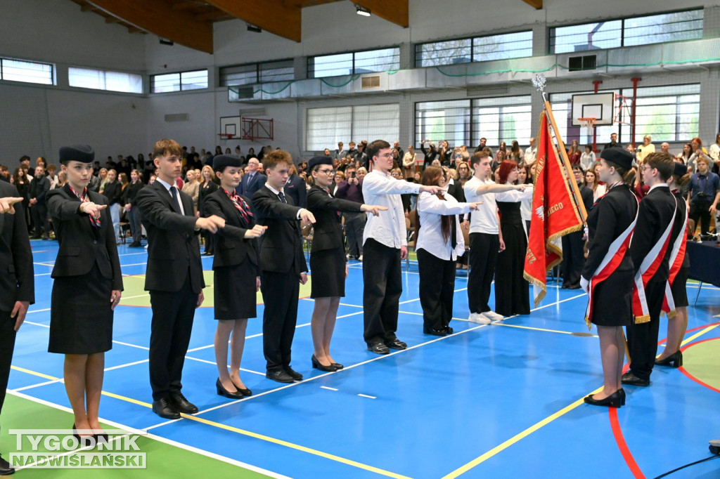 Ślubowanie uczniów I klas Zespołu Szkół nr 1 w Tarnobrzegu