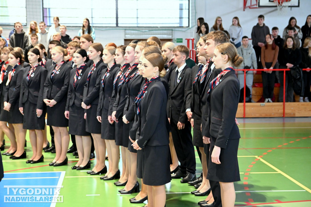 Ślubowanie uczniów I klas Zespołu Szkół nr 1 w Tarnobrzegu