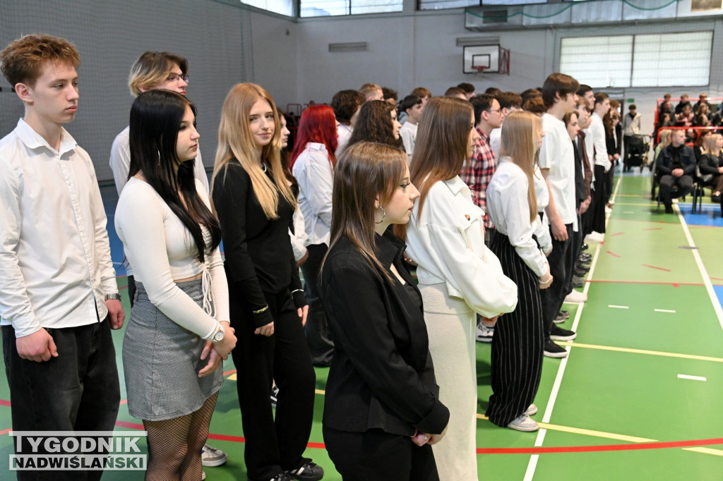 Ślubowanie uczniów I klas Zespołu Szkół nr 1 w Tarnobrzegu