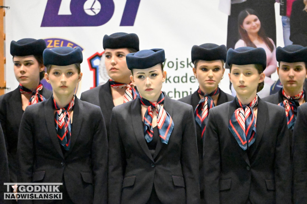 Ślubowanie uczniów I klas Zespołu Szkół nr 1 w Tarnobrzegu