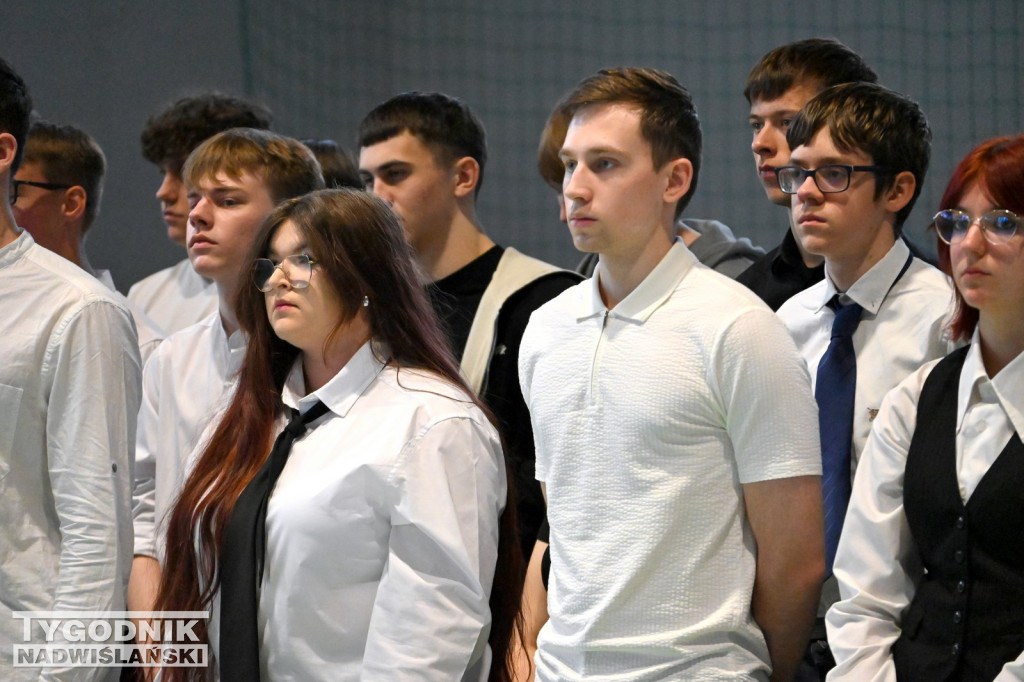 Ślubowanie uczniów I klas Zespołu Szkół nr 1 w Tarnobrzegu