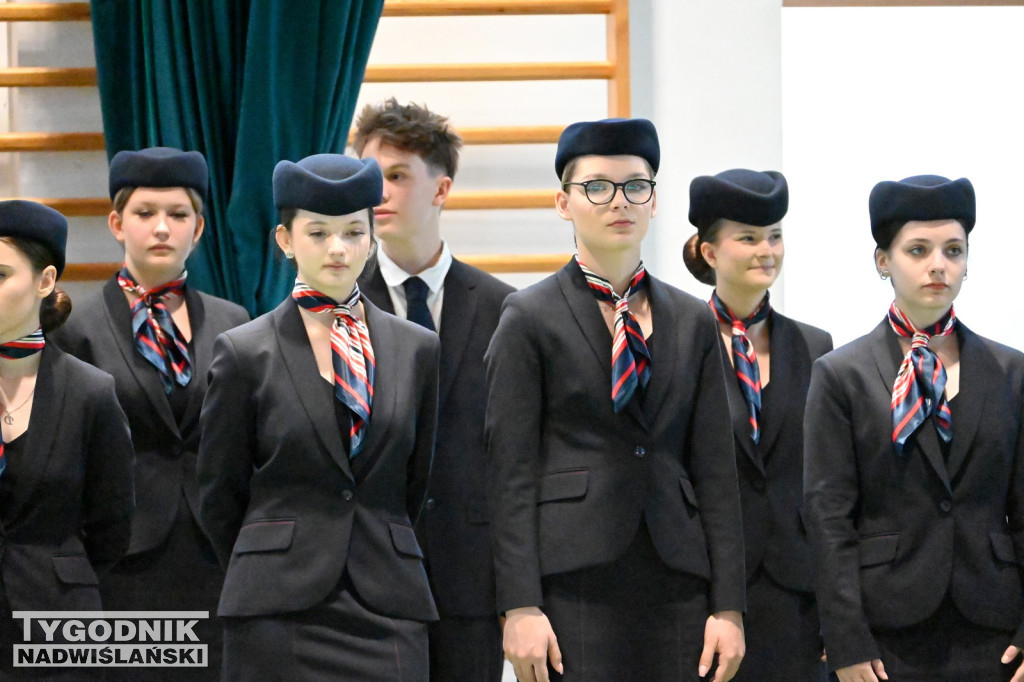 Ślubowanie uczniów I klas Zespołu Szkół nr 1 w Tarnobrzegu