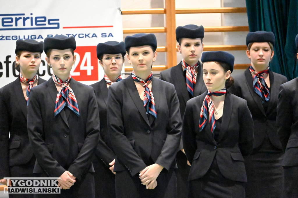 Ślubowanie uczniów I klas Zespołu Szkół nr 1 w Tarnobrzegu