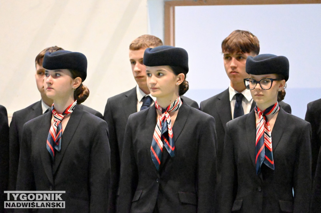 Ślubowanie uczniów I klas Zespołu Szkół nr 1 w Tarnobrzegu