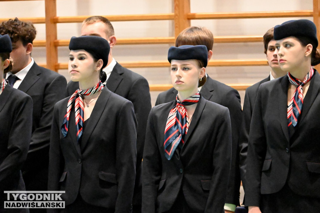 Ślubowanie uczniów I klas Zespołu Szkół nr 1 w Tarnobrzegu