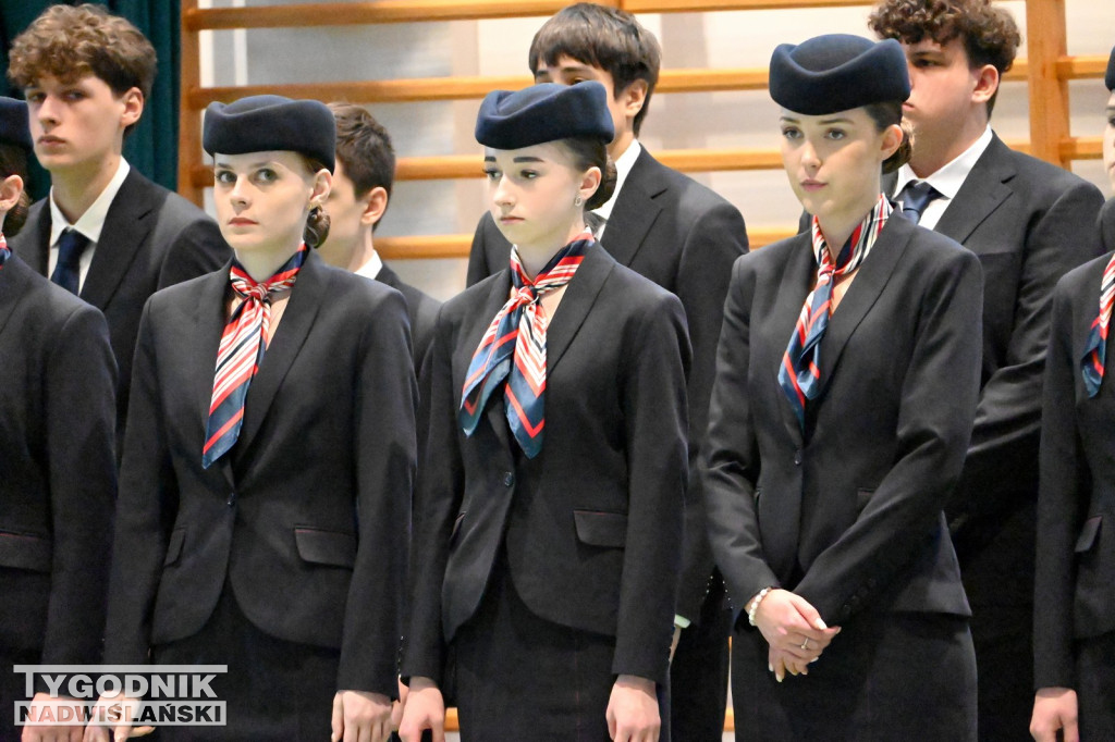 Ślubowanie uczniów I klas Zespołu Szkół nr 1 w Tarnobrzegu