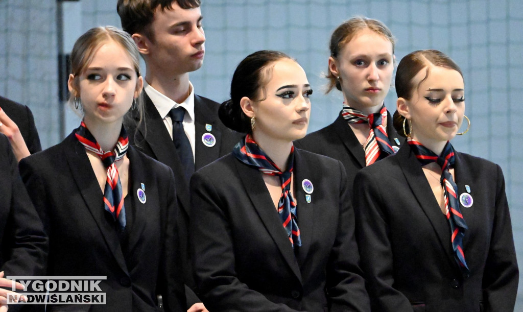 Ślubowanie uczniów I klas Zespołu Szkół nr 1 w Tarnobrzegu