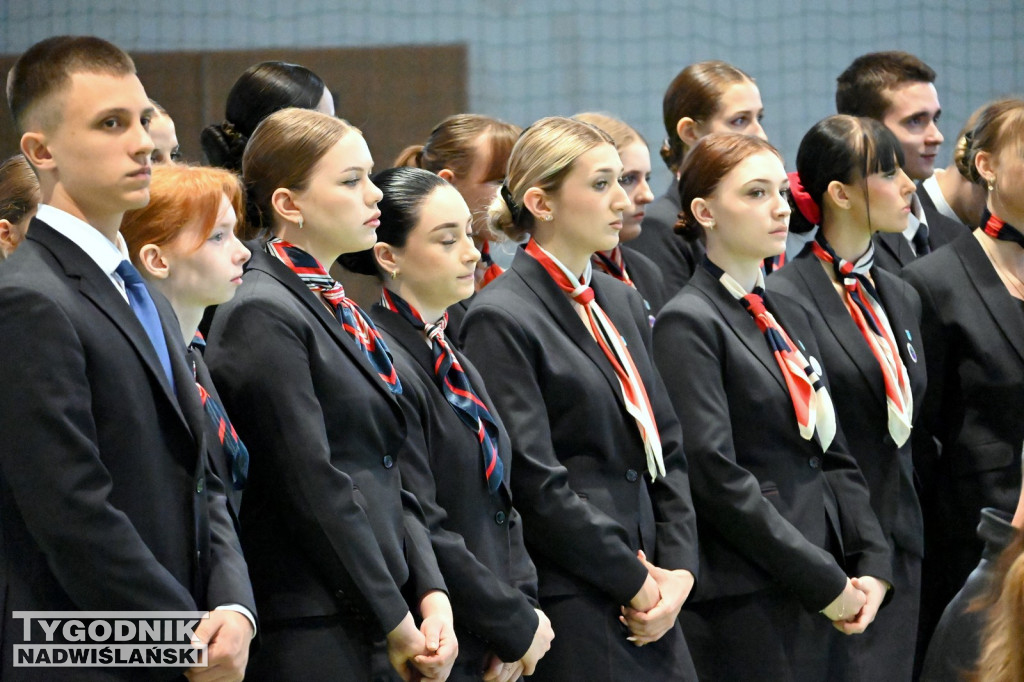 Ślubowanie uczniów I klas Zespołu Szkół nr 1 w Tarnobrzegu