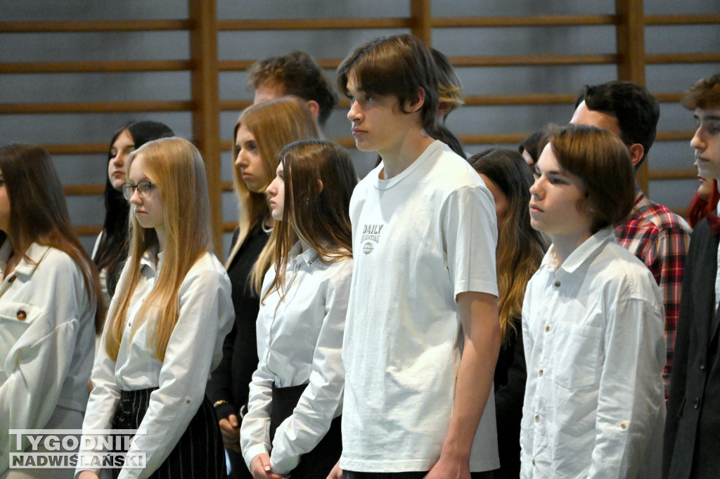 Ślubowanie uczniów I klas Zespołu Szkół nr 1 w Tarnobrzegu