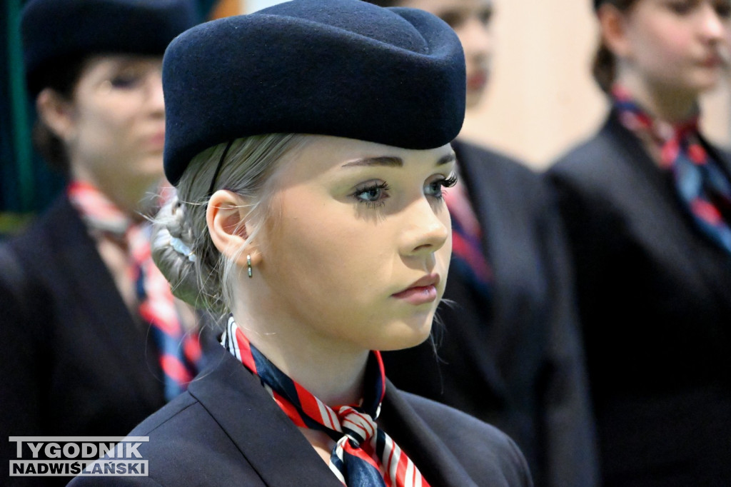 Ślubowanie uczniów I klas Zespołu Szkół nr 1 w Tarnobrzegu