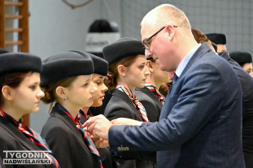 Ślubowanie uczniów I klas Zespołu Szkół nr 1 w Tarnobrzegu