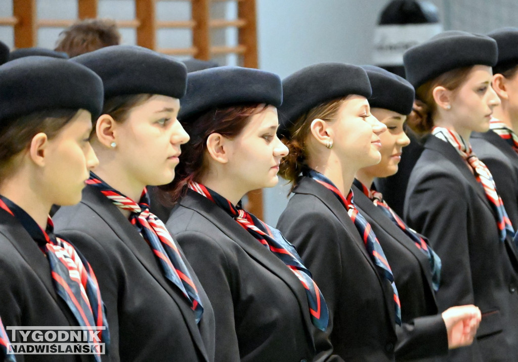 Ślubowanie uczniów I klas Zespołu Szkół nr 1 w Tarnobrzegu