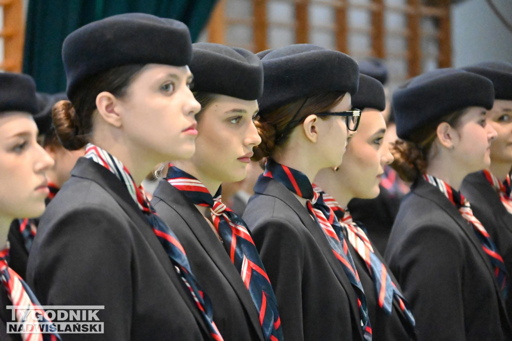 Ślubowanie uczniów I klas Zespołu Szkół nr 1 w Tarnobrzegu