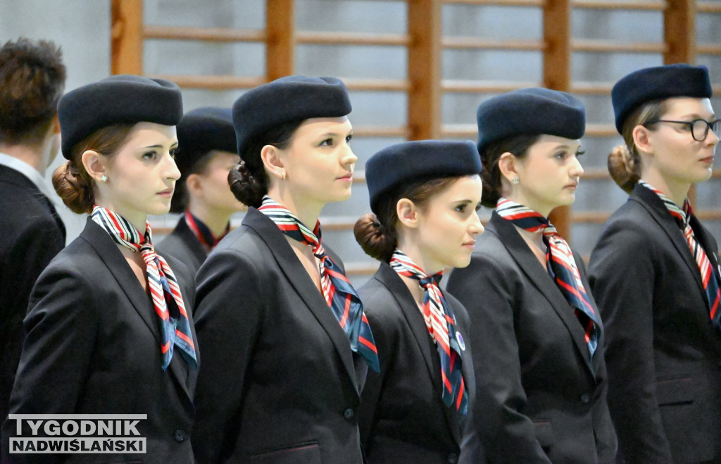 Ślubowanie uczniów I klas Zespołu Szkół nr 1 w Tarnobrzegu