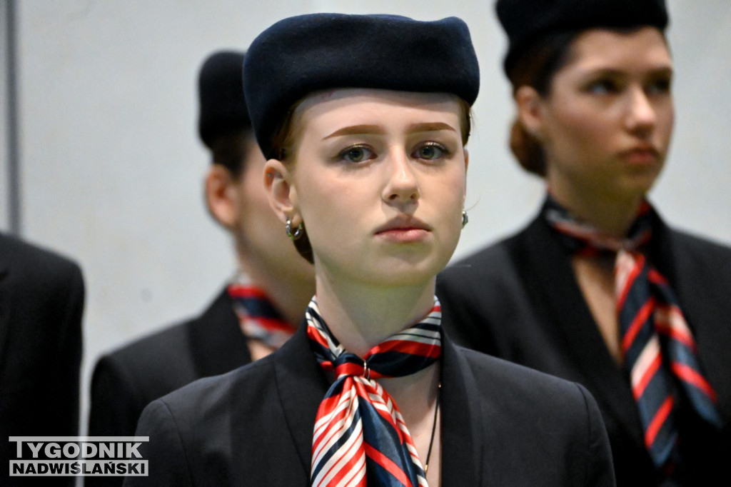 Ślubowanie uczniów I klas Zespołu Szkół nr 1 w Tarnobrzegu