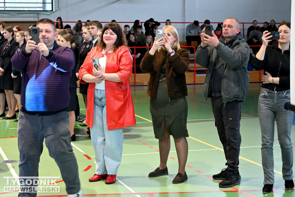 Ślubowanie uczniów I klas Zespołu Szkół nr 1 w Tarnobrzegu