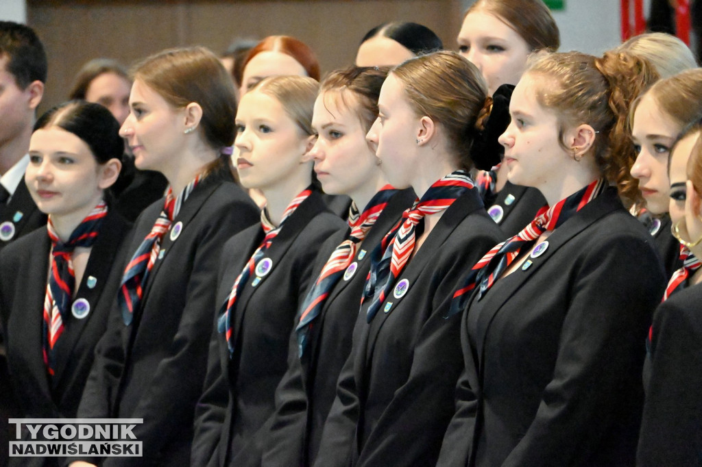 Ślubowanie uczniów I klas Zespołu Szkół nr 1 w Tarnobrzegu