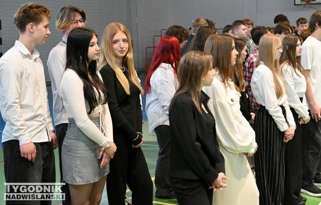 Ślubowanie uczniów I klas Zespołu Szkół nr 1 w Tarnobrzegu