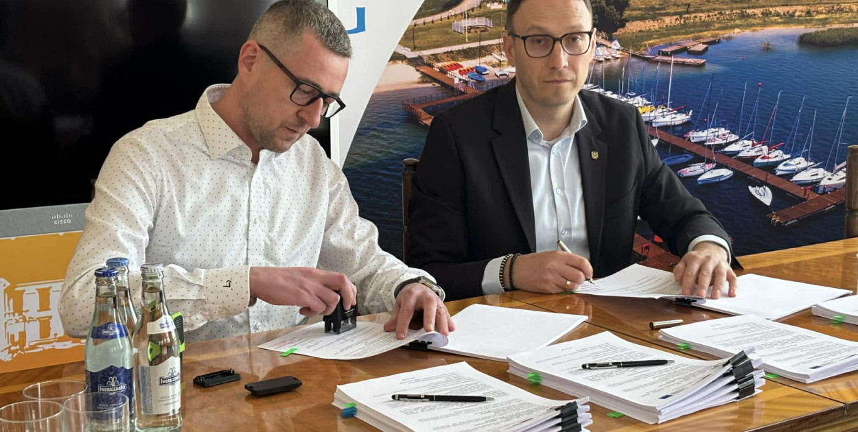 Podpisanie umów na termomodernizację