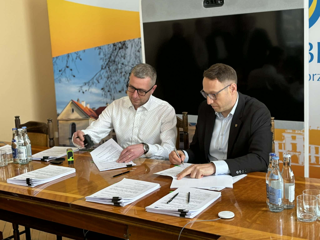 Podpisanie umów na termomodernizację