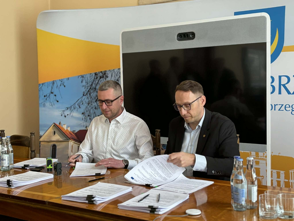 Podpisanie umów na termomodernizację