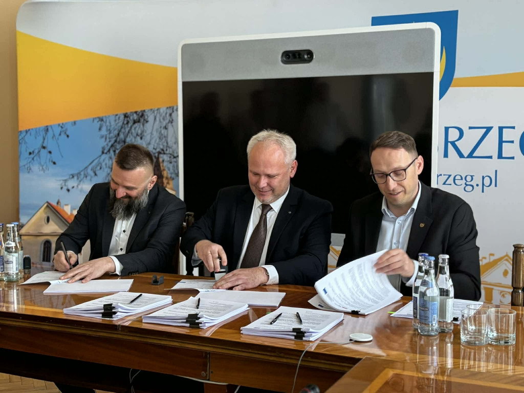 Podpisanie umów na termomodernizację