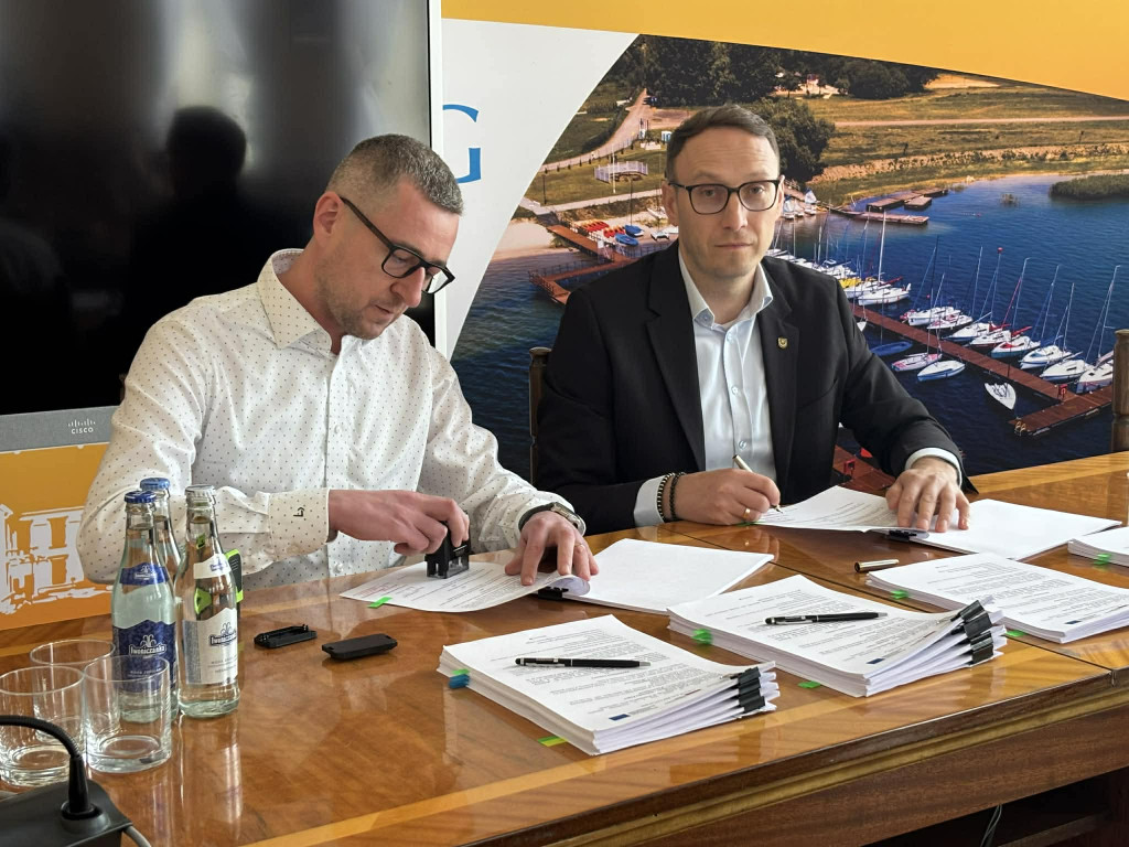 Podpisanie umów na termomodernizację