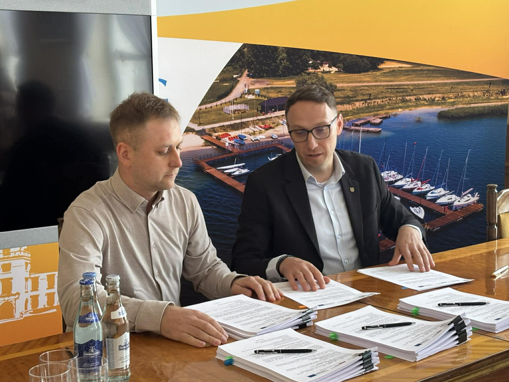 Podpisanie umów na termomodernizację