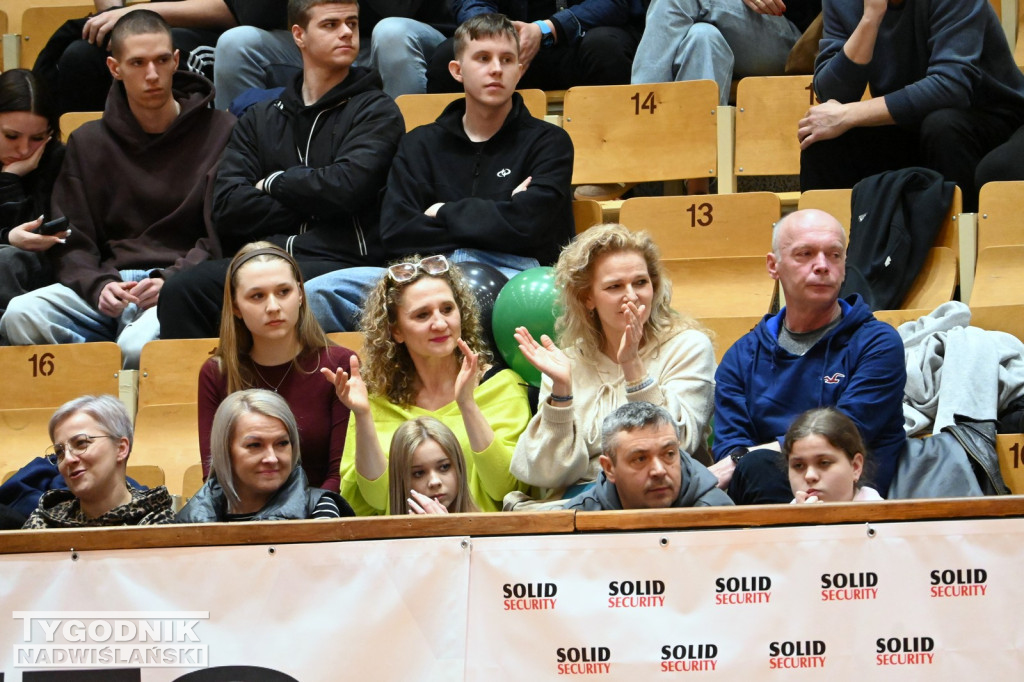 Kibice na meczu koszykarzy Siarki Tarnobrzeg