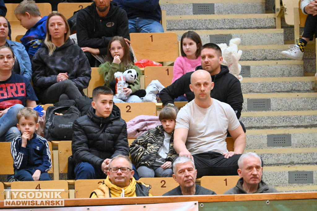 Kibice na meczu koszykarzy Siarki Tarnobrzeg