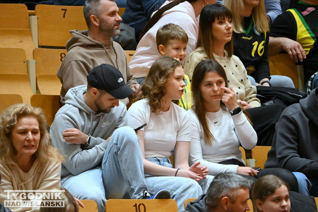 Kibice na meczu koszykarzy Siarki Tarnobrzeg