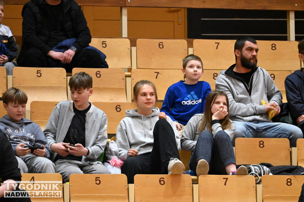 Kibice na meczu koszykarzy Siarki Tarnobrzeg