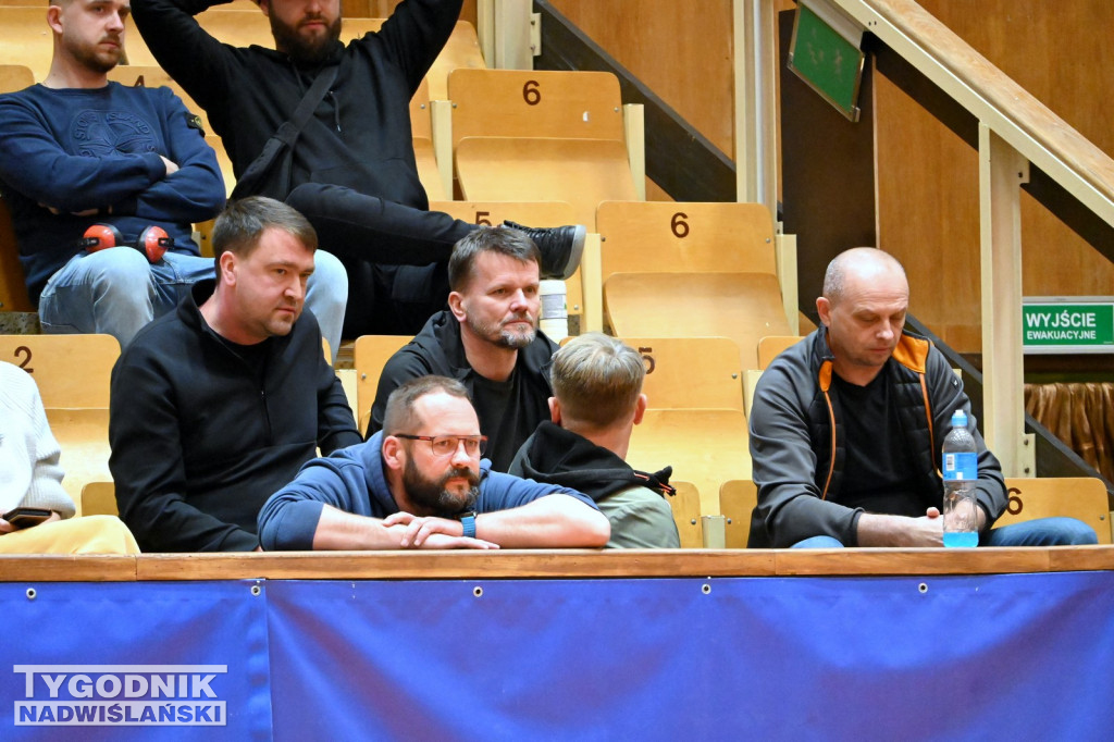 Kibice na meczu koszykarzy Siarki Tarnobrzeg