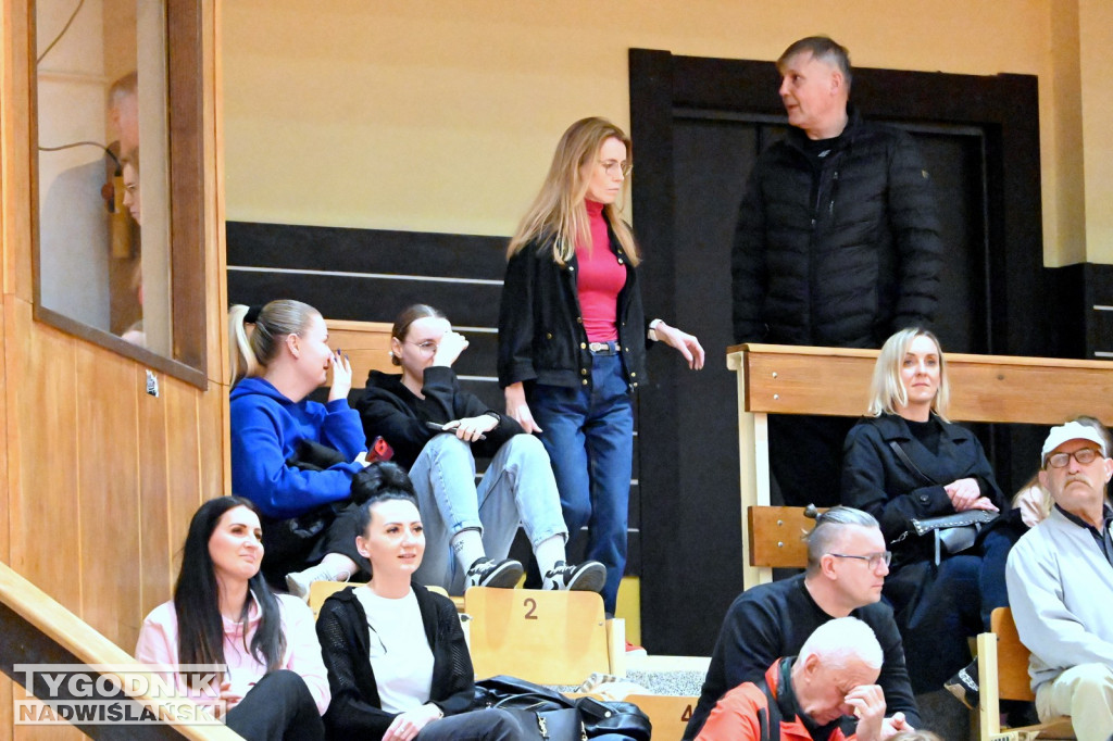 Kibice na meczu koszykarzy Siarki Tarnobrzeg