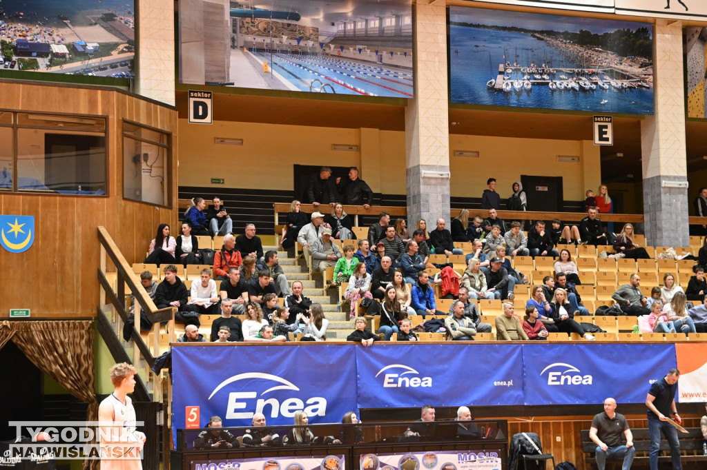 Kibice na meczu koszykarzy Siarki Tarnobrzeg