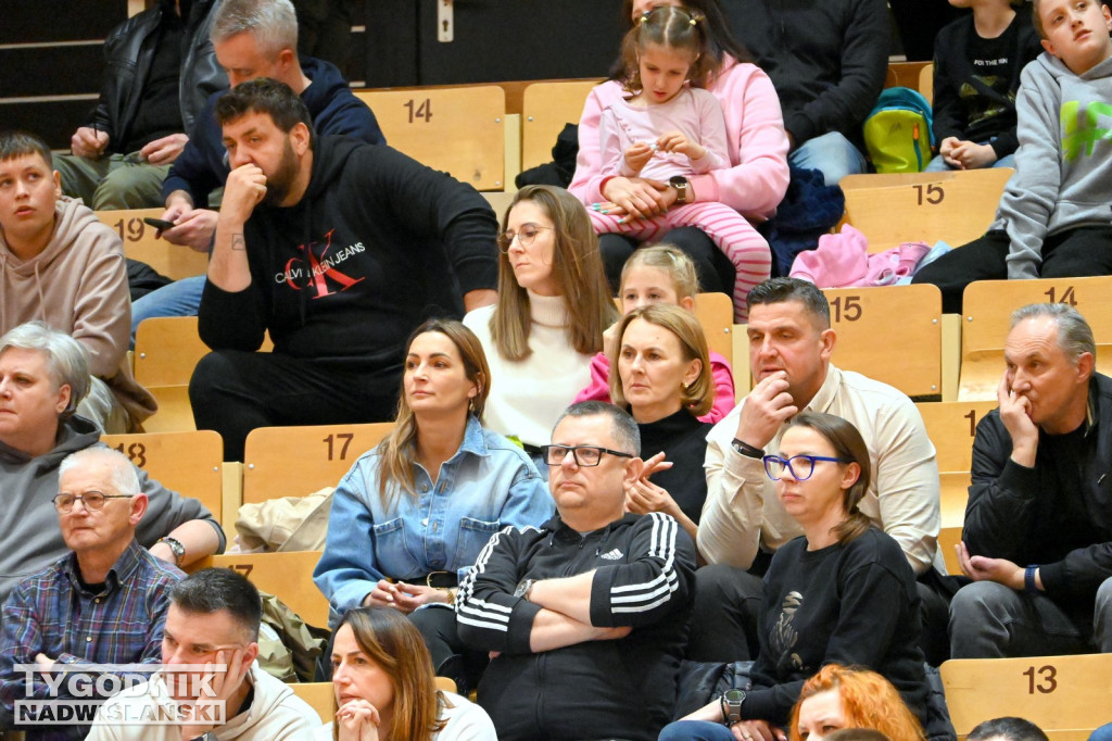 Kibice na meczu koszykarzy Siarki Tarnobrzeg