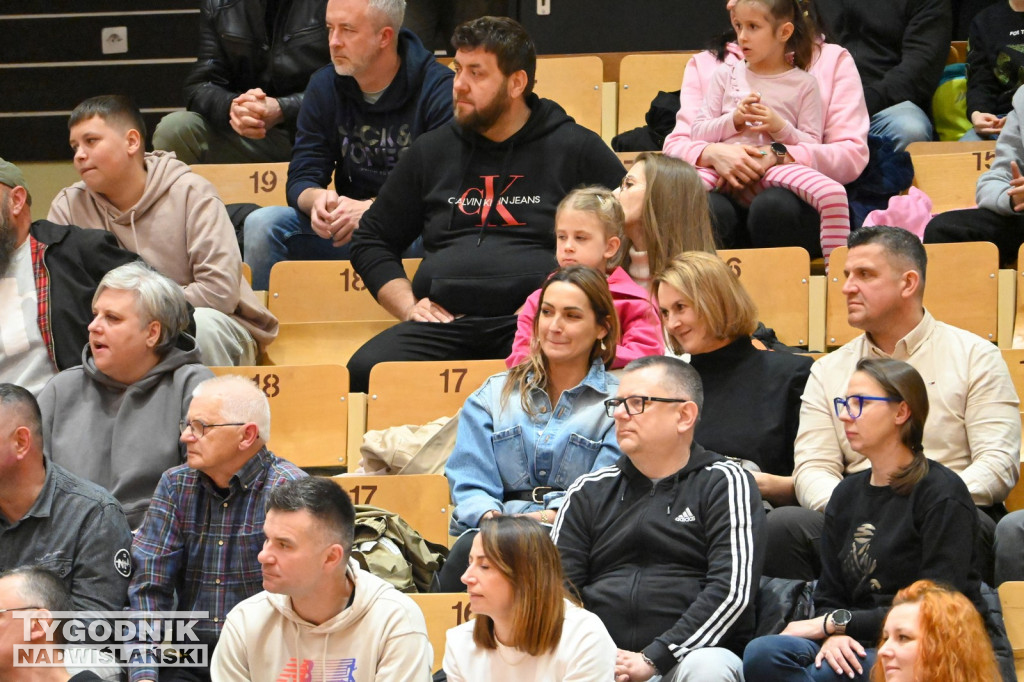 Kibice na meczu koszykarzy Siarki Tarnobrzeg