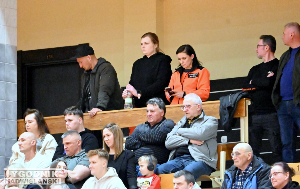 Kibice na meczu koszykarzy Siarki Tarnobrzeg