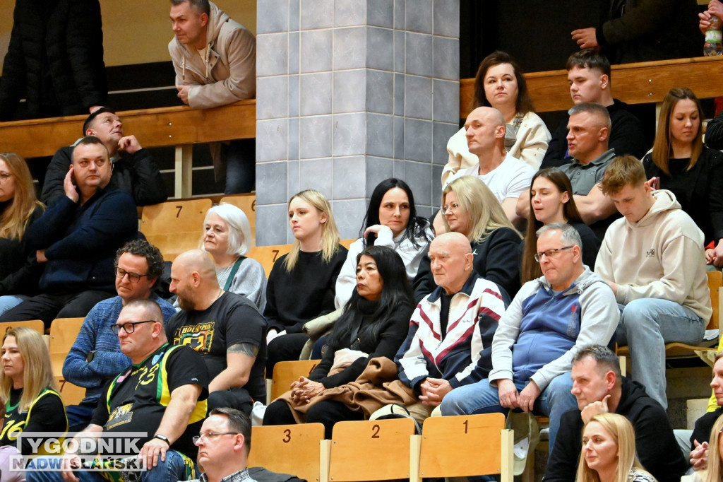 Kibice na meczu koszykarzy Siarki Tarnobrzeg