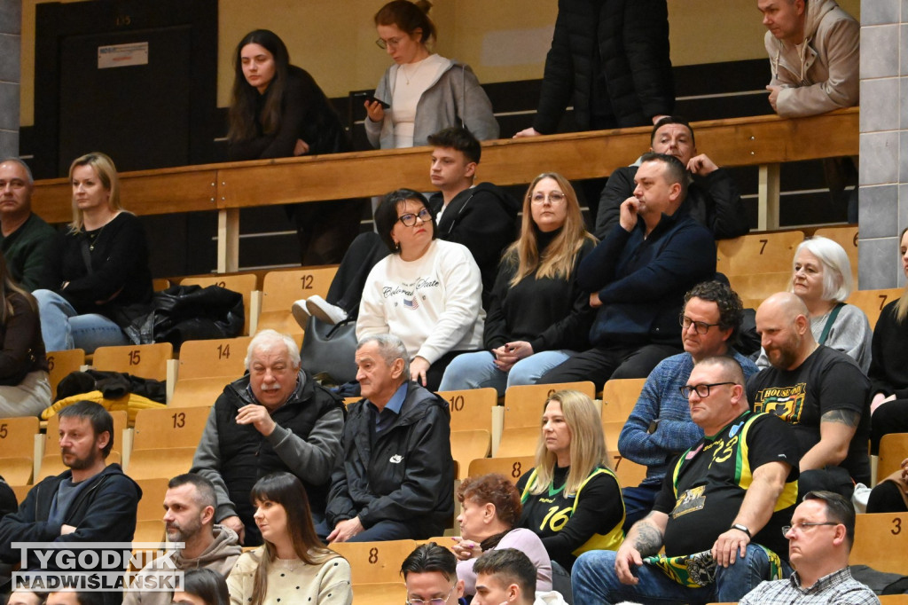 Kibice na meczu koszykarzy Siarki Tarnobrzeg