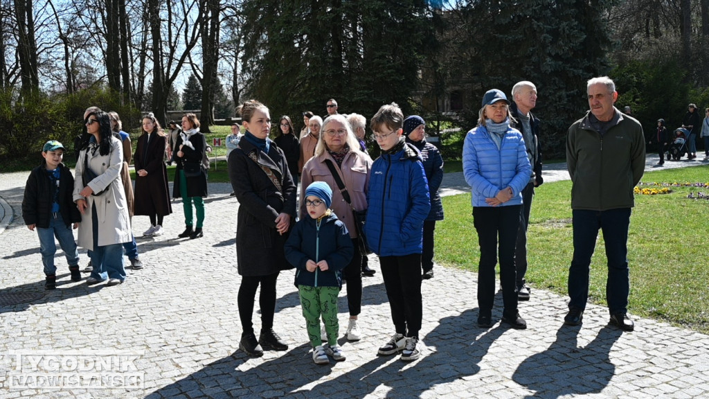Droga Krzyżowa w parku dzikowskim