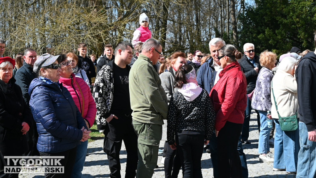 Droga Krzyżowa w parku dzikowskim