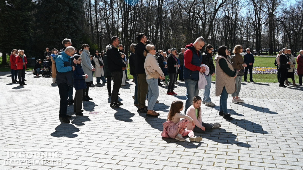 Droga Krzyżowa w parku dzikowskim