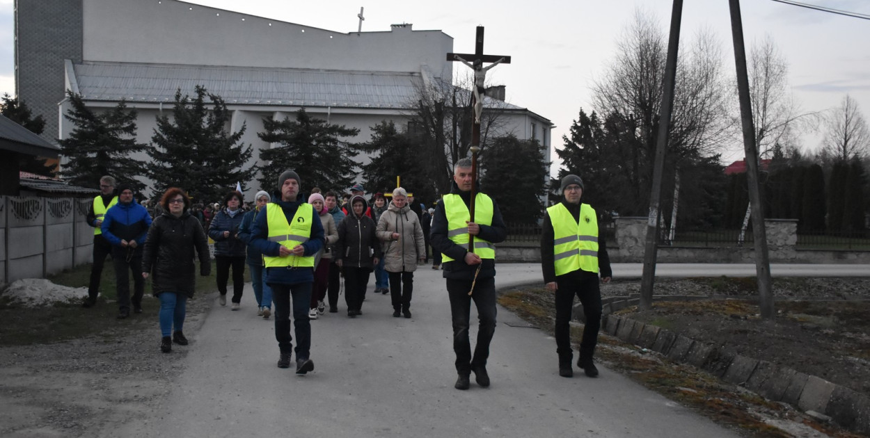 Plenerowa Droga Krzyżowa w Jadachach