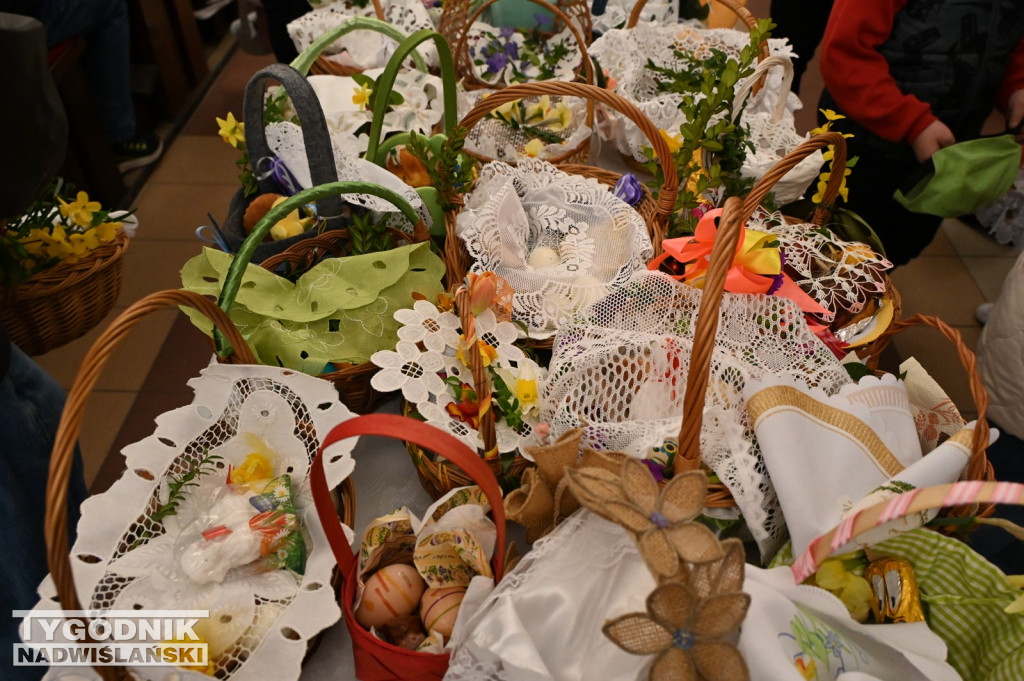 Święcenie pokarmów w parafii na Serbinowie