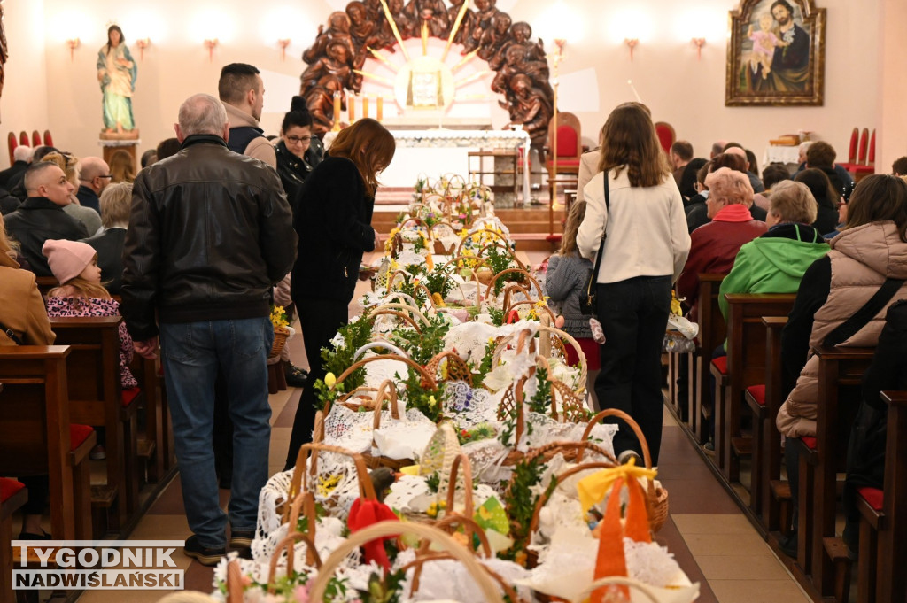 Święcenie pokarmów w parafii na Serbinowie