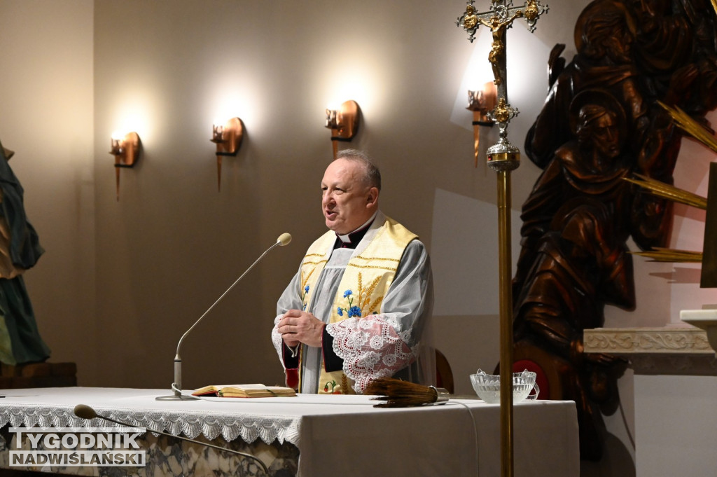 Święcenie pokarmów w parafii na Serbinowie