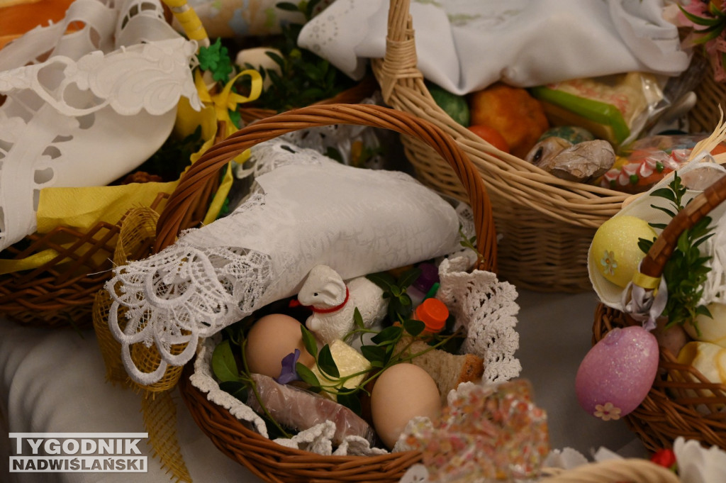 Święcenie pokarmów w parafii na Serbinowie