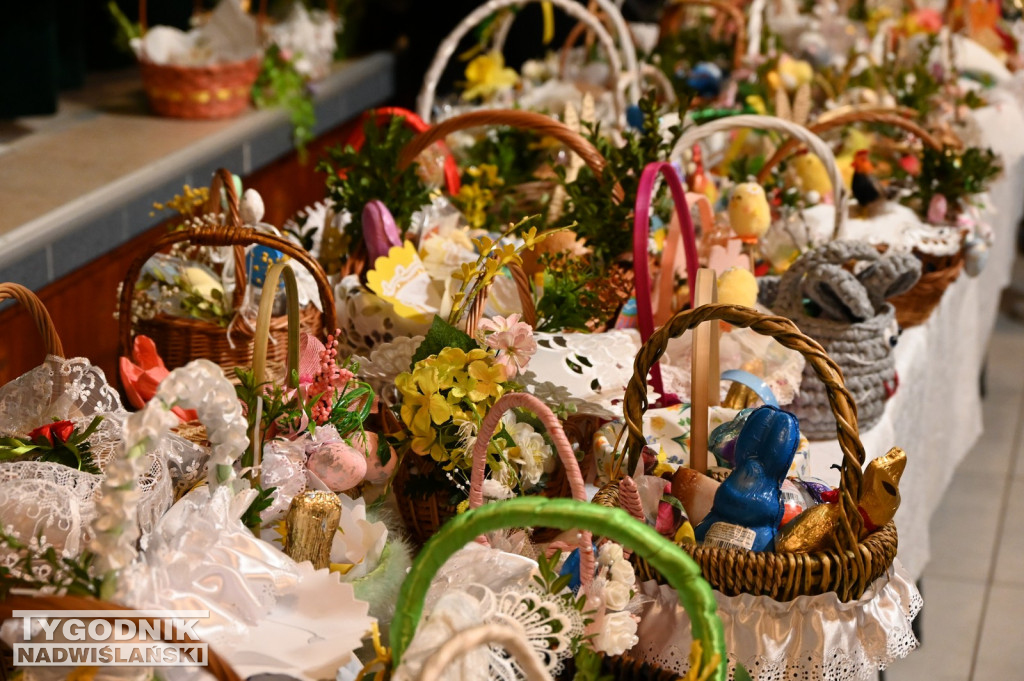 Święcenie pokarmów w parafii na Serbinowie